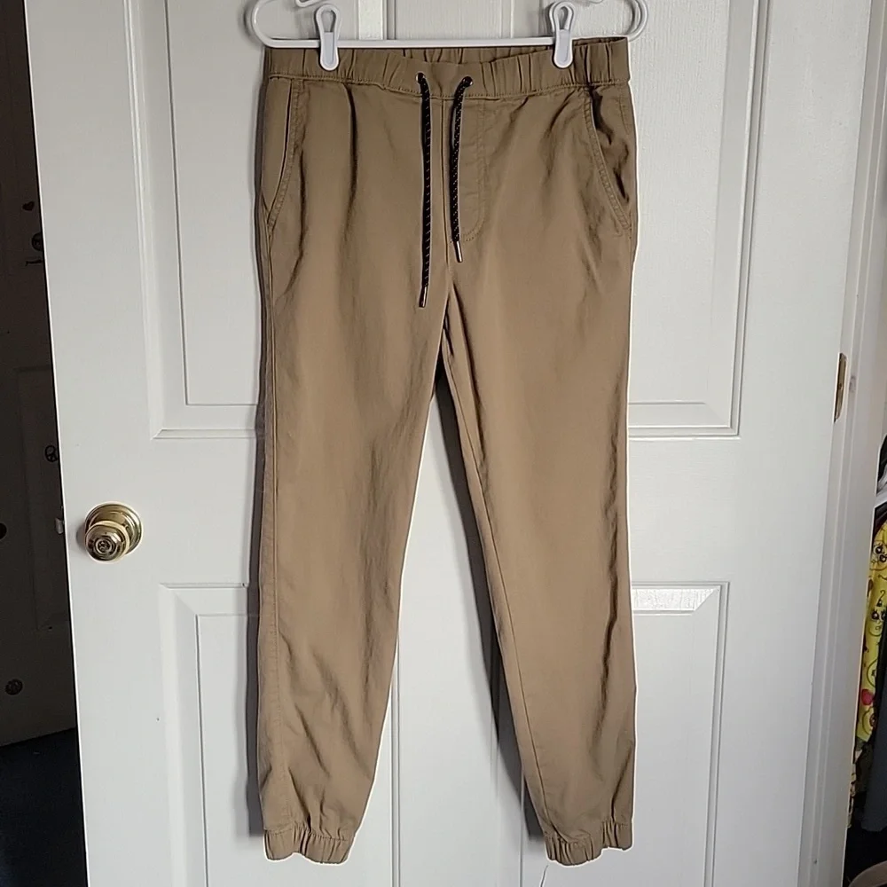 Urban Pipeline men's small khaki pants. 27 1/2 inch inseam.